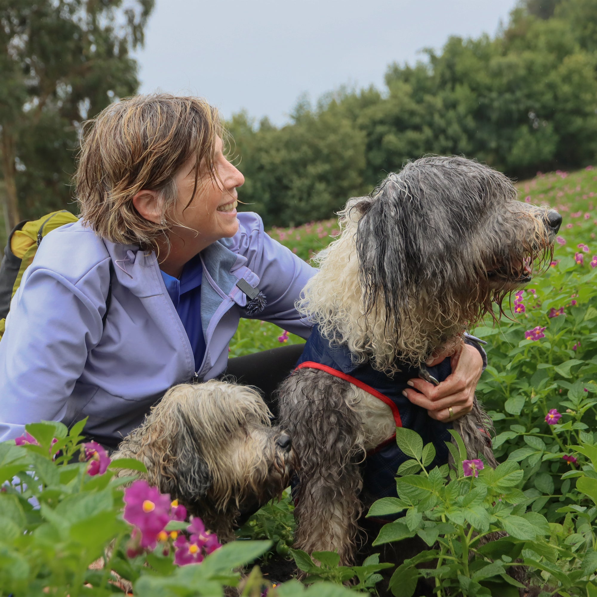 Mamás perrunas: el amor también se escribe con huellas
